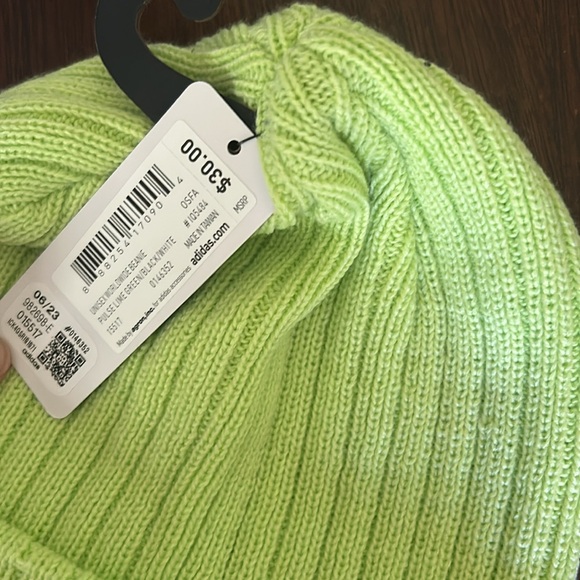 Adidas beanie unisex NWT - Picture 3 of 3